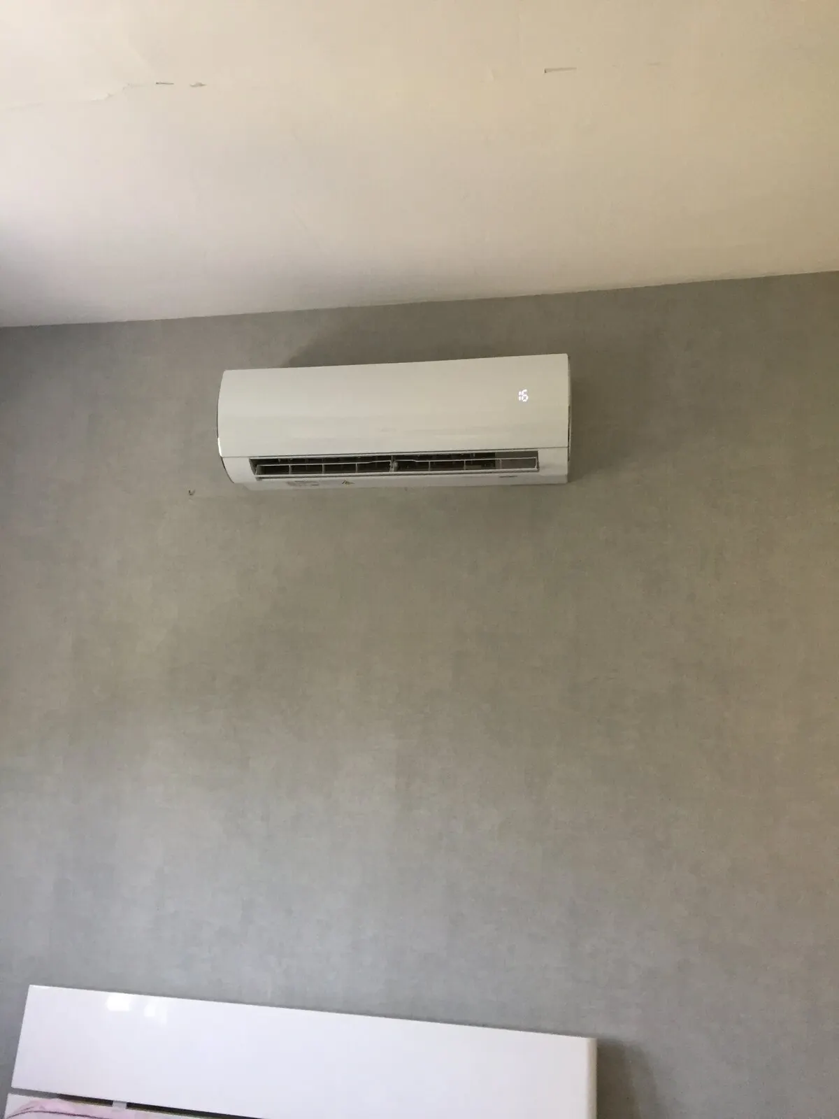 Split mural installé par FDHE dans une chambre au Grand-Quevilly