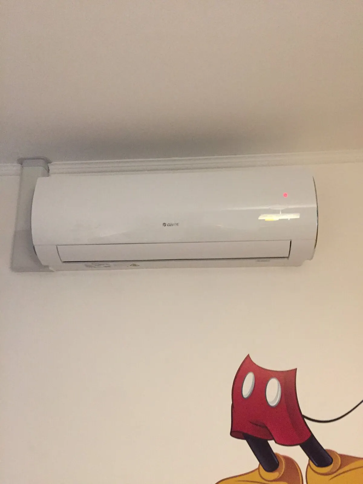 Split mural Gree installé par FDHE dans une chambre à Oissel